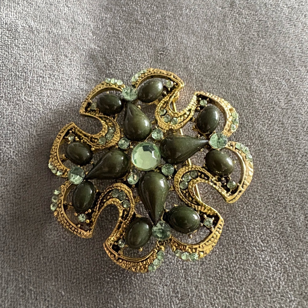Elegant Green and Gold Brooch